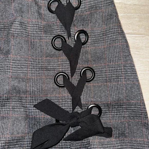 Do+Be Gray Plaid Skort with Bow Accents - Picture 4 of 4